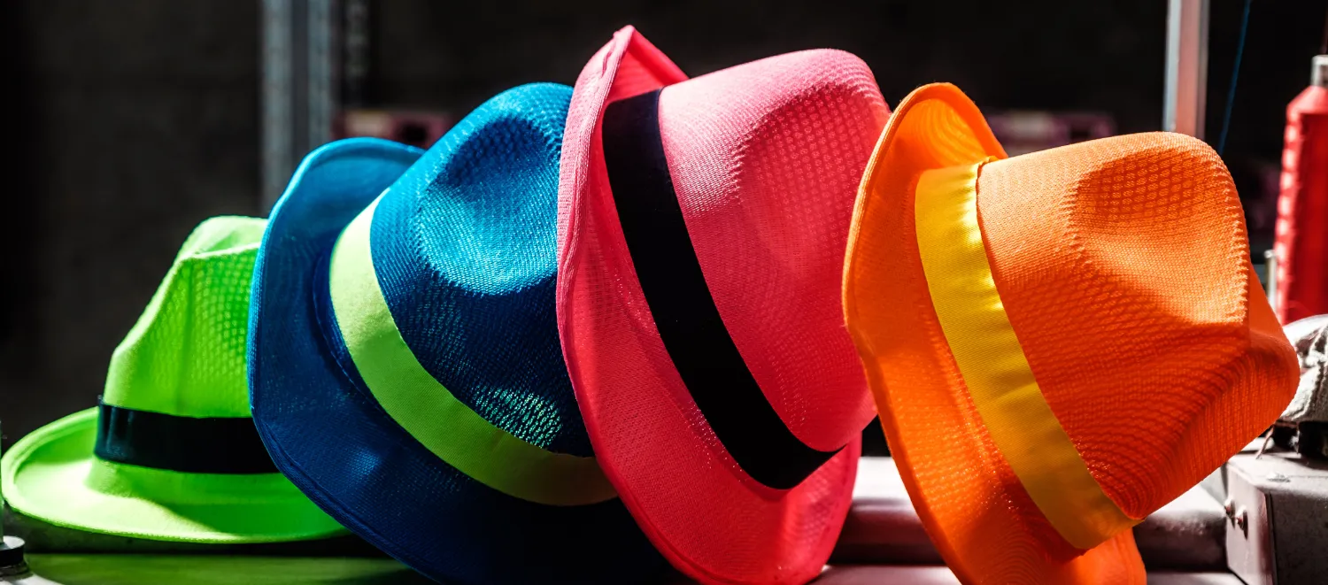 Abbigliamento personalizzato cappelli colorati